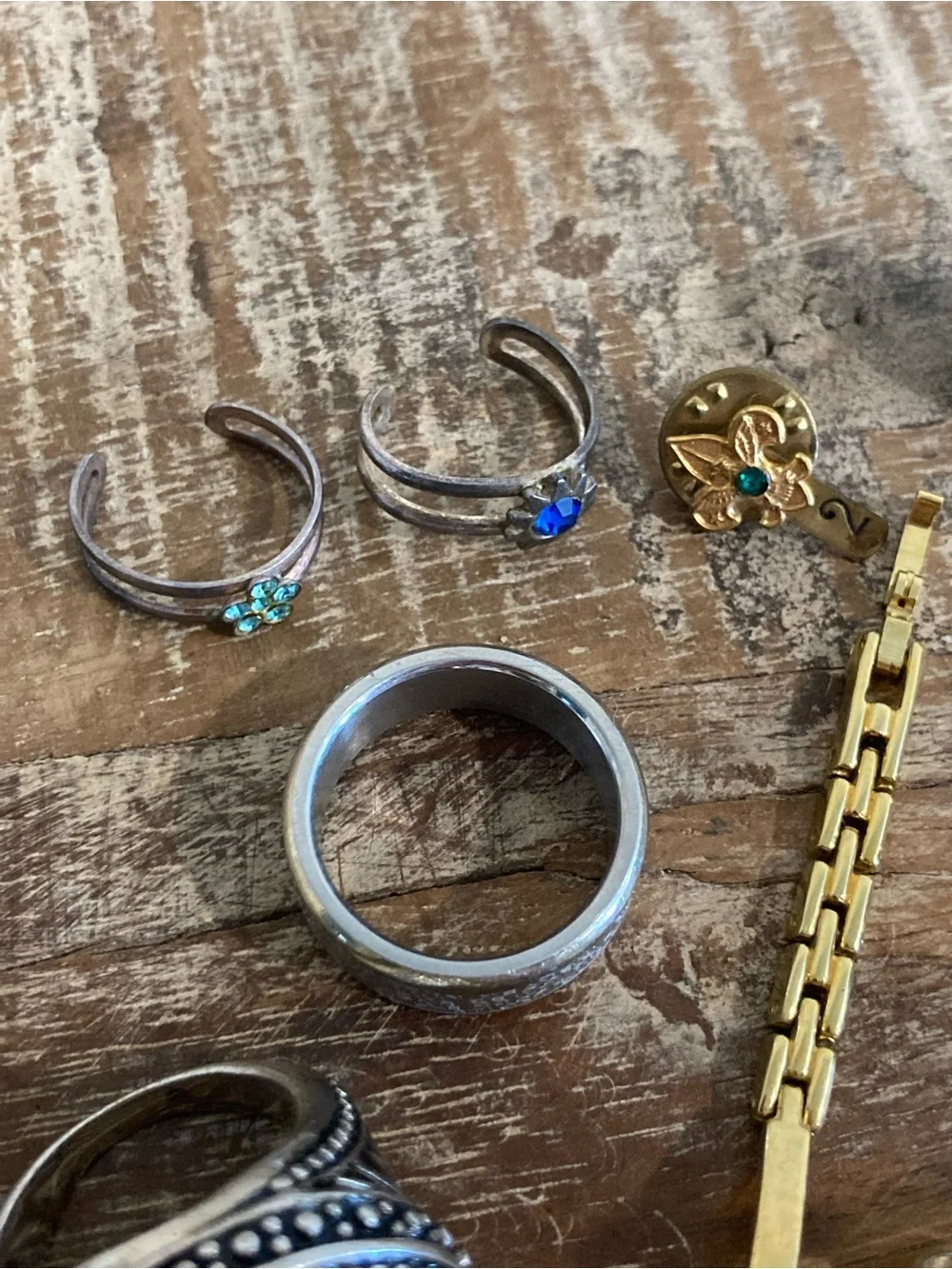 Broken Junk Jewelry & Pins Lot for Crafting Projects - Picture 6 of 16